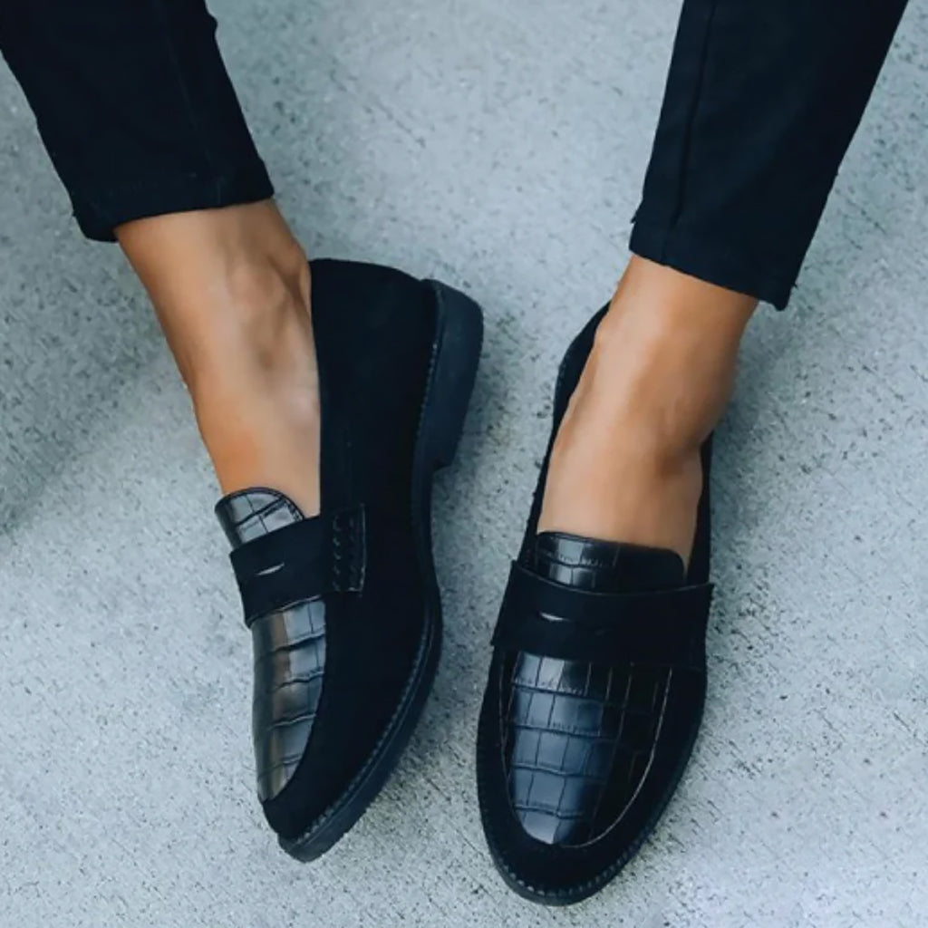 Ladies Classic Loafers | Croco Pattern Black